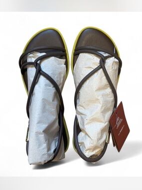 Havaianas Women's Brown Sandals with Yellow Edge